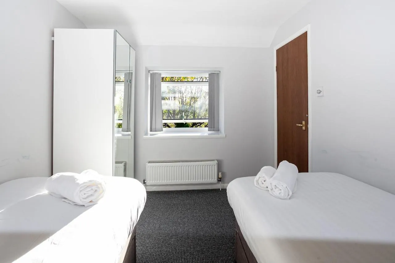 Spacious House In Sheffield - Great Location! Apartmán