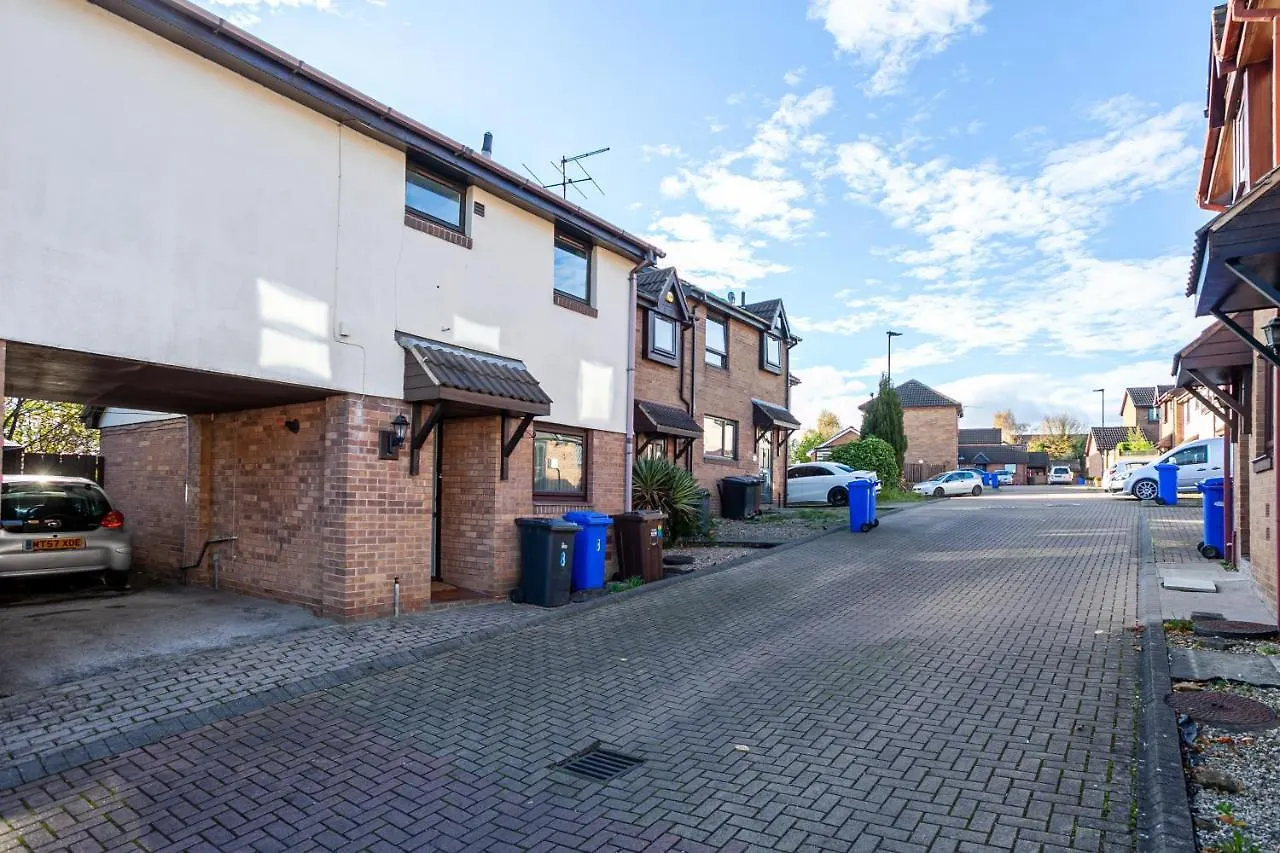 Spacious House In Sheffield - Great Location!